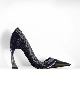Dior the curved heel