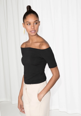 http:::www.stories.com:it:Sale:All_sale:Off-Shoulder_Top:590757-105460390.1