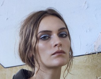 Blue eye-shadow and blk line